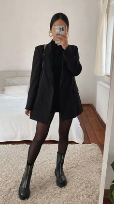 Nyc Winter Outfits, Nyc Outfits, New York Outfits, Outfits Classy, Neue Outfits, Tights And Boots, Casual Work Outfits, Looks Chic