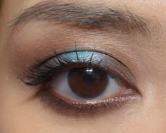 nice eye effect - blue and neutrals Eyeshadow With Navy Blue Dress, Soft Color Eyeshadow, Hooded Eye Blue Eyeshadow, Metalic Blue Makeup Looks, Blue Brown Eyeshadow Look, Blue Wedding Makeup For Brown Eyes, Metallic Blue Eyeshadow, Dusty Blue Wedding Makeup, Blue Eyeshadow Subtle