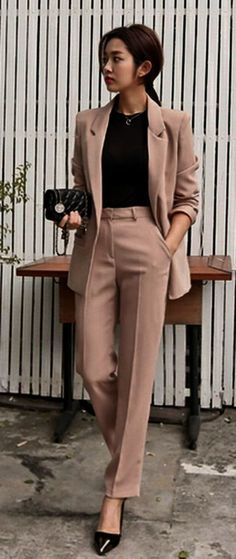 Summer Business Attire, Professional Work Outfit, Business Attire Women, Business Outfits Women, Professional Attire, Business Outfit, Winter Trends, Casual Work Outfits