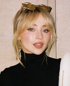 Curtain Bangs Piecey, Curtain Bangs Celebrities, Sabrina Carpenter Bangs Short Hair, Curtain Bangs Sabrina Carpenter, Curtain Bangs For Big Forehead, Curtain Bangs Small Forehead, Sabrina Carpenter Curtain Bangs, Wedding Hairstyles Bangs, Sabrina Carpenter Haircut