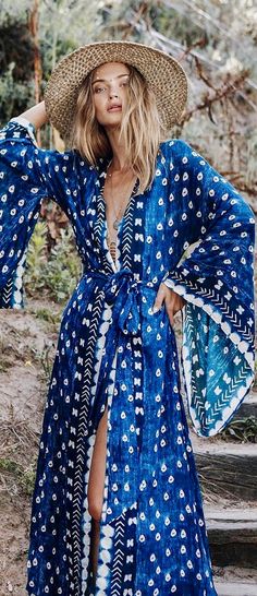 Boho kimono #bohochic #bohostyle #bohemian #kaftan #kimono #bandhinikaftan #bohofashion#gypsystyle Bohemian Schick, Festival Mode, Short Beach Dresses, Short Dress White, Street Style 2018, Estilo Hippy, Mode Hippie, Bohemian Mode, Estilo Hippie