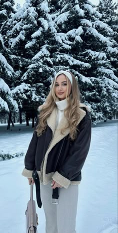 Snowfall Outfits Women, Winter Outfits For Ice Skating, Winter Headbands Outfit, Winter Basic Outfits, Winter Headband Outfit, Really Cold Winter Outfits, Russian Winter Outfit, Best Christmas Destinations, Ny Outfits