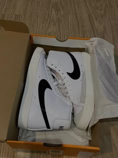 Nike Aesthetic Outfit, Nike Blazers Aesthetic, Aesthetic Shoes Photo, Blazers Aesthetic, Nike Blazer Aesthetic, Blazers Nike, Blazer 77, Nike Blazers, Nike Kicks