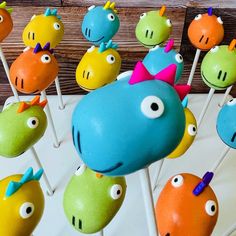 there are many colorful cake pops with fish on them