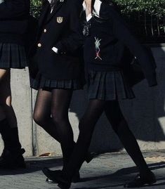 Private School Uniforms, Boarding School Aesthetic, School Uniform Outfits, Dark Academia Fashion, Academia Fashion, Estilo Preppy, School Uniforms, Rory Gilmore