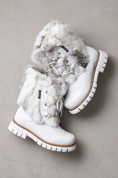 Women’s Ariel Wool-Lined Leather Hiker Boots with Rabbit Fur Trim | Overland Warm Boots Women Winter, Winter Wedding Boots, White Winter Boots, Italian Leather Boots, Boots With Fur, Laced Boots, Plush Rabbit, Glamour Vintage, Cute Nikes