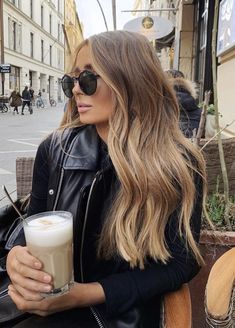 Trendy We Fryzurach, Hair Streaks, Brown Hair Balayage, Brown Balayage, Blonde Hair Looks, Blonde Hair With Highlights, Brown To Blonde