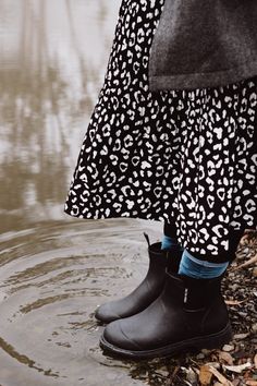 Ankle Gumboots Outfit, Merry People Boots Outfit, Black Rainboots Outfit, Rainboots Outfit Winter, Ankle Rain Boots Outfit, Rubber Boots Outfit, Wellies Outfit, Ankle Boots Outfit Winter, Gum Boots