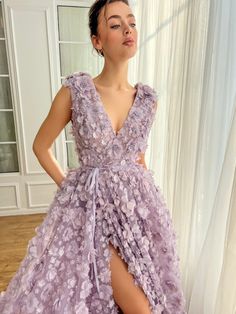 Aliexpress Dresses, Lavender Petals, Dreamy Gowns, Ivory Lace Dress, Wedding Veil Accessories, Exquisite Gowns, Embroidered Lace Fabric, Princess Ball Gowns