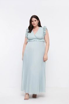 Make the aisle their catwalk in our stunning bridesmaid dresses edit. Designed to keep everybody (yes, everybody!) happy, you’ll find bridesmaid dresses that can be mixed and matched to suit each woman in your bridal party. From classic grey bridesmaid dresses to burgundy bridesmaid dresses, to on-trend lace and midi dresses, your bridesmaids will LOVE these dresses. Whether it’s a spring, summer or even a winter wedding, we’ve got them covered – literally. Grey Bridesmaids