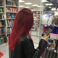 Aesthetic Dyed Hair Red, Rad Hair Colour, Faded Red Hair Dye, Girls With Red Hair Dyed, Dyed Red Hair Aesthetic, Dark Red Hair Grunge, Red Hair Color Aesthetic, Redhair Girls Aesthetic, Outfit For Red Hair