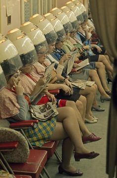 1960’s Hair, Patras, Mary Quant, Beauty Parlor, People Sitting, Diy Vintage, The Good Old Days, Vintage Love