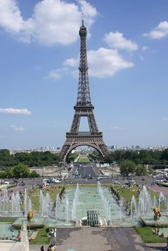 the eiffel tower is surrounded by fountains