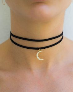 Meridian Avenue Crescent Moon Choker Necklace Kalung Choker, Stile Harry Potter, Moon Choker Necklace, Diy Collier, Black Choker Necklace, Chocker Necklace, Black Choker, Girly Jewelry, Pretty Jewellery