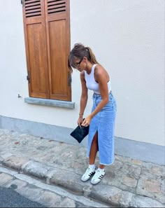 New York City Street Style Summer, Europe Tennis Shoes Outfit, Outfit Ideas For A Graduation Guest, Alexia Umansky Style, European Late Summer Outfits, Styling Sambas Summer, New York Fashion Summer Street, Zara Summer Dresses, October California Outfits