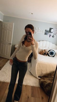 Halter Top Winter Outfit, Simple Fits Aesthetic, Fall Outfit Cozy, Outfits For When You Are On Your Period, Flair Leggings Outfit Fall, Outfits Ideas For School Winter, Plade Shirts Outfit Winter, 2013 Outfits Tumblr, Open Mic Night Outfit