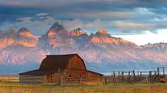 the top 10 honeymoon destinations in the usa with mountains in the background