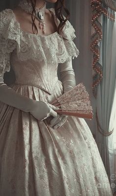 Victorian Ball Gowns, Gaun Abad Pertengahan, Era Victoria, Royalty Core, Royal Core, Royalty Aesthetic, Royal Aesthetic, Old Fashion Dresses, Princess Core