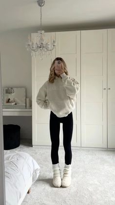 School Fits Leggings, Clean Girl Style Outfits, Outfit Inspo With Leggings, Cute Clean Girl Outfits, School Outfit Leggings, Outfits With Leggings For School, Old Money Outfits Asthetics, Clean Girl Outfit Ideas, Outfit Ideas Clean Girl