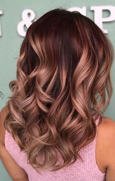 27 Rose Gold Hair Color Ideas That Make You Say “Wow!” - Latest Hair Colors click on the photo to see more about that#hair #hairstyle #haircut #hairstyles #hairstylist #hairdresser#hairgoals #hairdo Highlights Brown Hair Rose Gold, Brown Hair With Blonde And Rose Gold Highlights, College Hair Color Ideas, Brunette With Rose Gold Balayage, Low Maintainence Hair Color, Rose Gold Balayage Brunettes Dark, Medium Hair Color Ideas, Gold Hair Balayage, Chocolate Rose Gold Hair