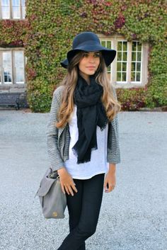 floppy hat-- yes please. Weekend Mode, Bohol, Mode Casual, Outfits With Hats, Fall Winter Style, Fall Winter Fashion, Fall Style