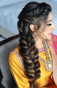 Indian Braids, Hairstyles For Indian Wedding, Hair Style On Saree, Dunner Wordend Haar, Engagement Hairstyles, Side Braid Hairstyles, Bridal Hair Buns, Indian Wedding Hairstyles, Indian Bridal Hairstyles