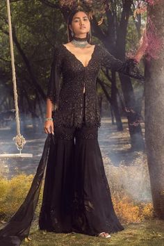 Black Garara, Black Gharara, Organza Gharara, Garara Dress, Gharara Designs, Kurta And Dupatta, Black Kurta, Organza Embroidery, Bridal Lehenga Red