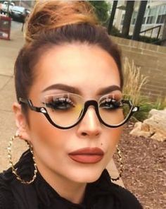 Maquillage On Fleek, Funky Glasses, Prescription Glasses Frames, Rhinestone Sunglasses, Cute Sunglasses, Eye Glasses Frames, Cute Glasses, Fashion Eye Glasses