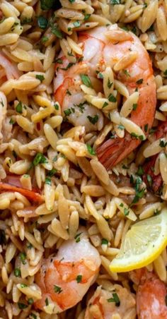 pasta with shrimp, lemon and parsley on top