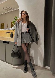 pinterest: hezzprice Fall Skirt, Estilo Indie, Skandinavian Fashion, Chique Outfits, Uni Outfits, Looks Street Style, Rabbit Hole