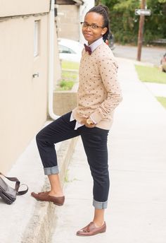 A Dapper Chick: patterned jumper over shirt with bowtie, cropped jeans, high vamp flats. Andro Fashion, Lesbian Style, Breaking Free, Queer Fashion, Dapper Style, Professional Wear