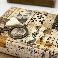 Suzy Heinz on Instagram: "Sharing a look inside my idea-ology Pocket Folio. I love this new book substrate! ✨✨✨  . . . . .  @tim_holtz  #timholtz #ideaology #pocketfolio #junkjournal #handmadebook #journaling #junkjournaling #bookmaking #bookmaker #artjournal #mixedmediajournal #journalpage #journalspread #timholtzideaology #ideaology2024 #journal #mixedmedia #collageart #collagefodder #fodder #journalinspiration #junkjournalinspiration #collagejournal #collage #journalpage #junkjournalart #shabbysoul #suzyheinz" Tag Books, Celtic Crafts, Book Maker, Album Ideas, Smash Books, Family Photo Album