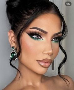 Emerald Eye Makeup, Machiaj Smokey Eyes, Makeup Rosa, Green Dress Makeup, Christmas Eye Makeup, Prom Makeup Looks