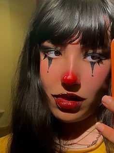 halloween clown makeup: simple black eyes and red lips Womens Clown Makeup, Cute Clown Makeup For Women, Easy Clown Costume Women, Circus Makeup Pretty, Circus Makeup Ideas, Basic Clown Makeup, Aesthetic Clown Costume, Casual Clown Makeup, Aesthetic Clown Makeup