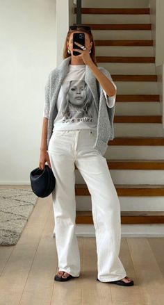 Orlaith Melia, White Top Jeans, Postpartum Fashion, 2024 Board, White Pants Outfit, Outfit Pieces, Outfit Mujer, Transition Outfits, Celebrity Street Style