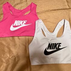 100% Authentic, Brand New, Never Worn, No Tags, Women’s Nike Swoosh Xs, Support Non Padded Sports Bra. Pink With White Swoosh And White With Black Swoop. Great For Medium Impact Sports Like Running And Gym Workouts. Compression Fit For Comfortable Support. Soft Elastic Band On The Chest For Greater Comfort. Jordan Clothes, Nike Bras, Track Fits, Nike Sets, Nike Set, Jordan Outfits, Pinterest Ideas, Popular Sports, Streetwear Men