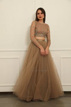 Tulle Lehenga Skirts, Skirt And Top Designs Wedding Dresses, Indian Date Outfits, Top And Skirt Outfit Wedding, Crop Top And Long Skirt Outfit, Day Before Wedding Outfit, Blouse And Skirt Outfit Wedding, Full Skirt And Top Indian Style, Skirt Top Indian Outfit Traditional