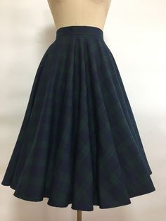 1950s style Full Circle Skirt Details: * Quality Rayon with spandex * Two side pockets * Standard Knee Length  from waist to Hem  28 inch approx Sizes -------Waist (inch） 00        --     24           0          ---    25            2           --     26              4           --    27          6          --     28            8          --     29          10         --    30           12        --     31.5 14          ---   33 16          ---   35.5 18          ---   38 20        ---   40.5 22 Plaid Circle Skirt Outfits, Vintage Full-length Lined Skirt, Plaid Circle Skirt, Retro Full Skirt In Plaid, Retro Knee-length Plaid Skirt, Holiday Skirt, Skirt Details, Holiday Skirts, Circle Skirts