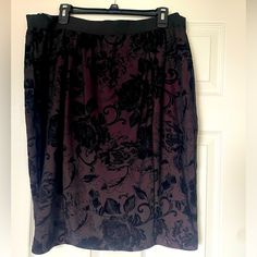 Elegant, Never Worn, Bloomchic Flocking Silhouette Floral Print Bodycon Skirt Size 18/20(2x). Fits True To Size. Black Floral Overlay With Scarlet Red Base Giving A Sublet Red Color In Person. It Is Above The Knee And Has Medium Stretch With An Elastic Waist Band. It Is 95% Polyester And 5% Spandex. Recommended To Wash Inside Out By Hand With Cold Water; Do Not Dry Clean Or Tumble Dry. Blue Skater Skirt, Army Green Skirt, Red Midi Skirt, Pink Pencil Skirt, Floral Overlay, Full Length Skirts, Skirt Trends, Flower Skirt, Bodycon Skirt