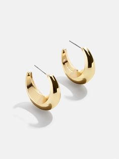 Elevate your style with the Kimberly Earrings. These crescent earrings are sleek and chunky hoops that're perfect for both casual and special occasions. Available in gold, silver, or sparkling pavé, these earrings are sure to become your go-to accessory for making a statement. 2024 Earring Trends, Bauble Bar Earrings, Bauble Bar, Baublebar Earrings, Crescent Earrings, Earring Trends, 20 Off Sale, Shiny Things, Bar Earrings