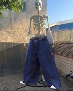 Goofy Ahh Skeleton, Goofy Wallpaper, Skeleton Pics, Skater Core, Skater Boys, Jnco Jeans, Photographie Portrait Inspiration, Look Cool, Skateboarding