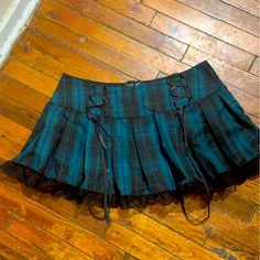 Widow Blue And Green Plaid Skirt So Cute Lace Up On The Front Of The Skirt Zipper Up The Side Black Plaid Fabric, Bakugo Shifting, Influencer Closet, Upcycle Skirt, Papas Games, Fun Skirts, Green Tulle Skirt, Scene Clothing, Reworked Clothes