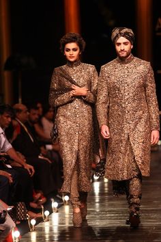 Sabyasachi Anita Dongre Bridal, Satin Sarees, Mehandi Outfits, Sabyasachi Collection, Fashion Week Winter, Indian Bridal Wear, Indian Couture, Lakme Fashion Week, Couture Week