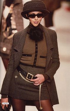 Chanel Ready to Wear A/W 1994-5 Chanel Runway, 1990s Fashion, Contemporary Outfits