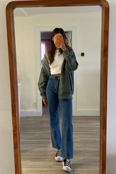 Basic Zip Up Hoodie Outfit, Hoodie Outfit Zip Up, Cute Outfits With Basic Clothes, How To Style Blue Straight Jeans, Outfit Ideas Not Cropped, Straight Jeans Converse Outfit, Autumn Outfits Hoodie, Outfit Ideas With Basics, Basic Outfits Inspiration