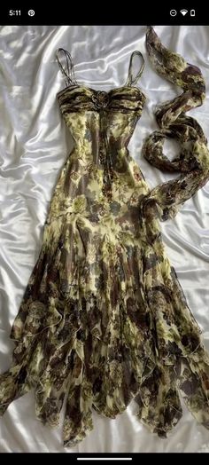 Earthy Dress Gowns, Earthy Homecoming Dress, Alternative Dress Formal, Fairy Grunge Dress Formal, Earthy Prom Dresses, Dress For Flat Chested Women, Whimsical Dress Formal, Earthy Prom Dress, Fairy Core Prom Dress