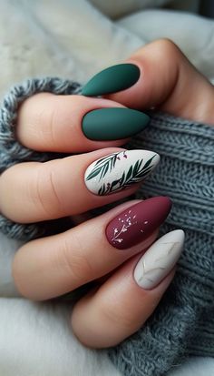 Nail Designs Christmas Winter, Throne Of Glass Nails, Winter Nail Ideas Blue, Easy Winter Nail Designs, Christmas Nails 2024, Winter Season Nails, Winter Nails 2024, Red Xmas Nails, Acotar Nails