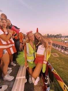 Construction Fb Game, Usa Fnl Outfit, Neon Fb Game Outfits, Construction Theme Football Game, Football Game Fits, Fnl Outfits