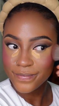 Makeup Tutorial Videos, Makeup Easy, Makeup Tutorial Video, Halloween Makeup Easy, Makeup Trends, Brown Skin, Halloween Makeup, Makeup Tutorial, Make Up