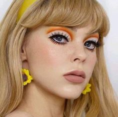 Hippie Makeup, Vintage Makeup Looks, Retro Makeup, Colored Eyeliner, Vintage Makeup, Eye Shadow Palette